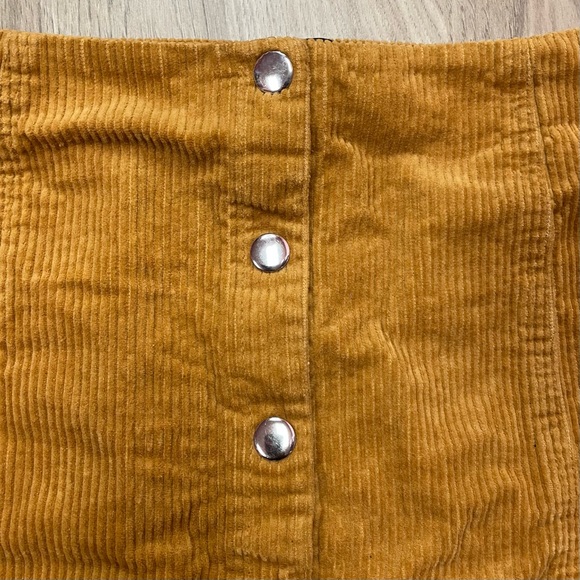 🍯 Corduroy Button Up Mini Skirt 🍯 - Picture 3 of 6